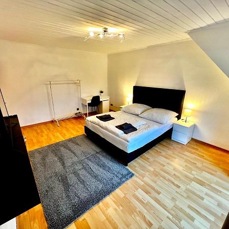 Praktisches Zimmer Im Grossen Haus Mit Garten Düsseldorf Exterior foto