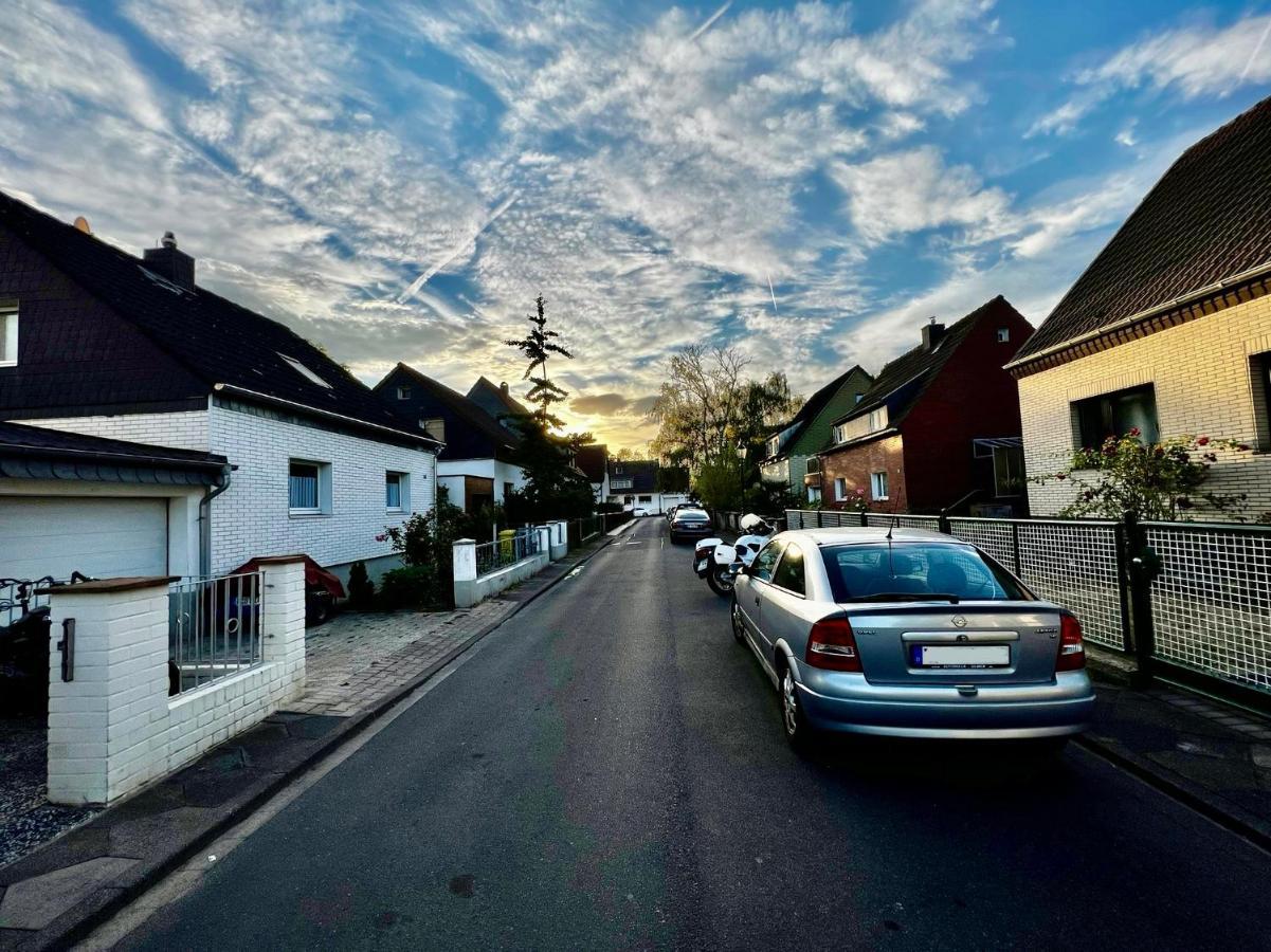 Praktisches Zimmer Im Grossen Haus Mit Garten Düsseldorf Exterior foto