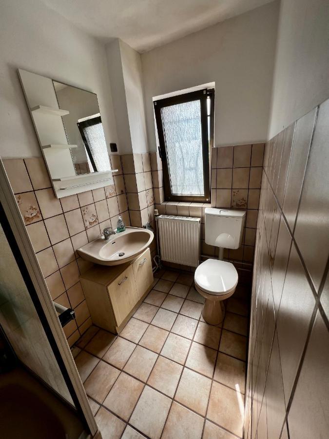 Praktisches Zimmer Im Grossen Haus Mit Garten Düsseldorf Exterior foto