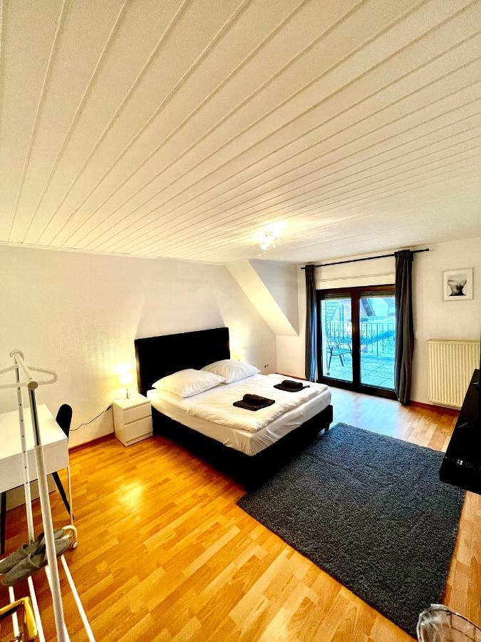 Praktisches Zimmer Im Grossen Haus Mit Garten Düsseldorf Exterior foto